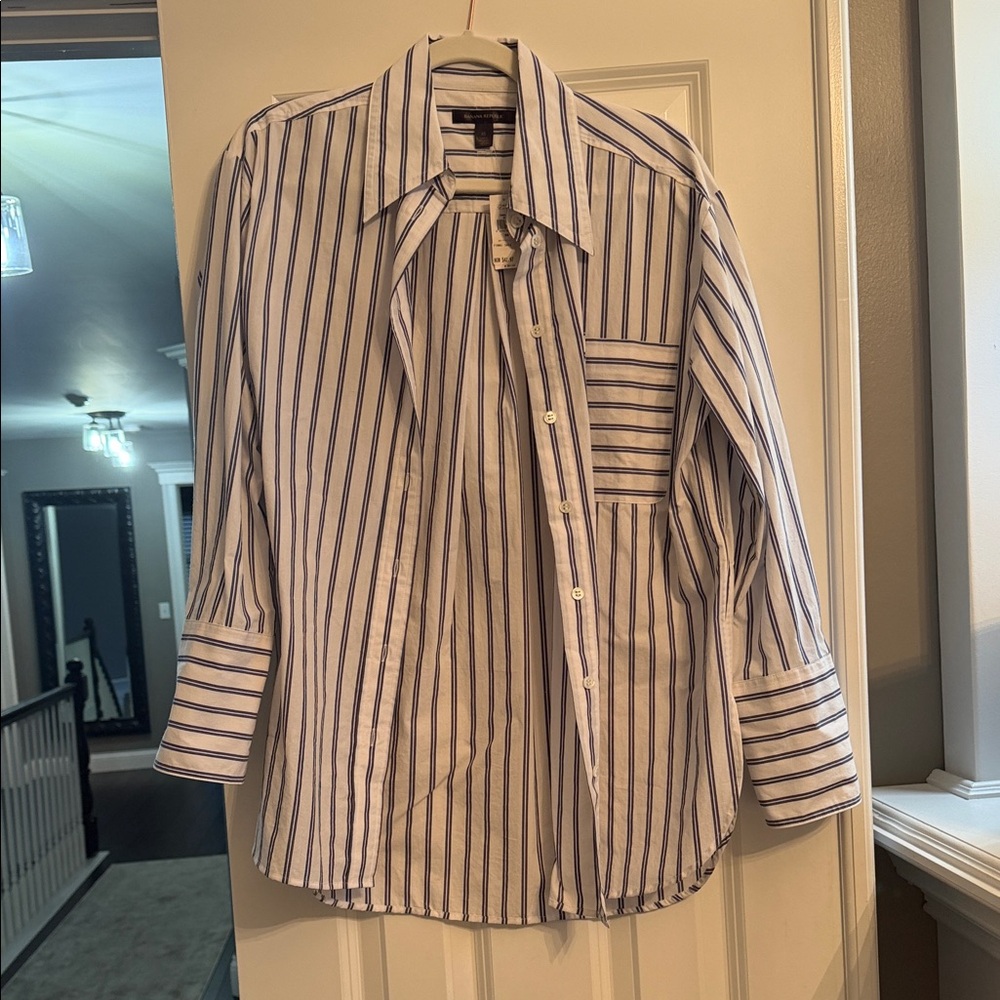Banana Republic White and Blue Striped Button-Down Shirt